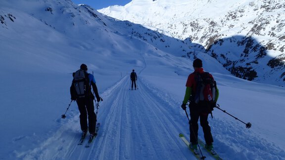 We lose some altitude here before it goes uphill again. - Ötztal