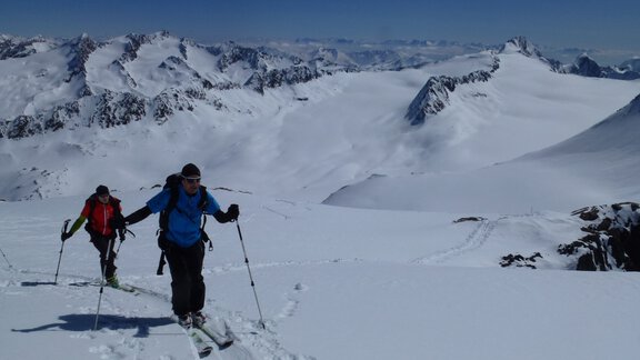 View towards the Gurglerferner glacier. You can also see the path that comes up from the south ridge. - Ötztal