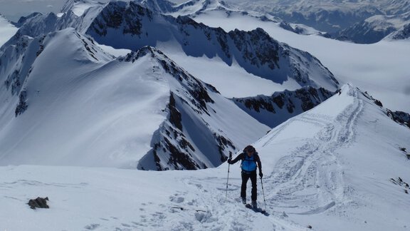 View over the south ridge towards the south - Ötztal