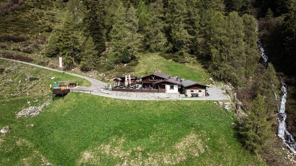 Hütte