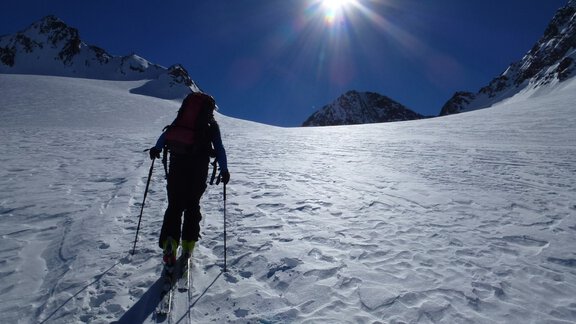 In the upper, flat glacier basin of the Rotmoosferner. - Ötztal