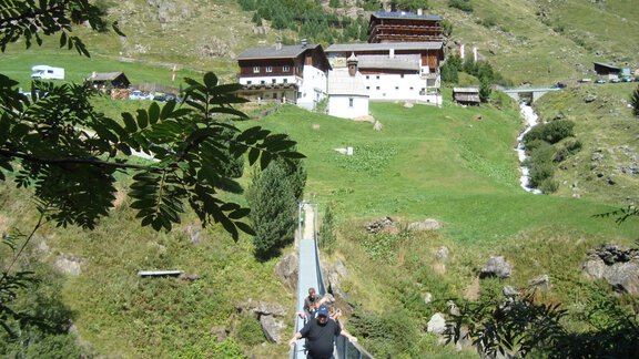 Die Hängebrücke unterhalb der Rofenhöfe - Bianca Klotz