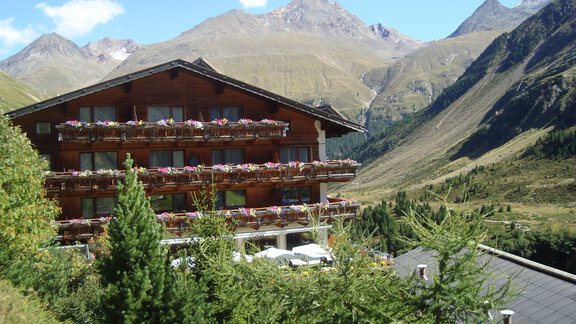Auch der Gasthof Geierwallihof erwartet Sie mit einer schönen Sonnenterrasse - Bianca Klotz