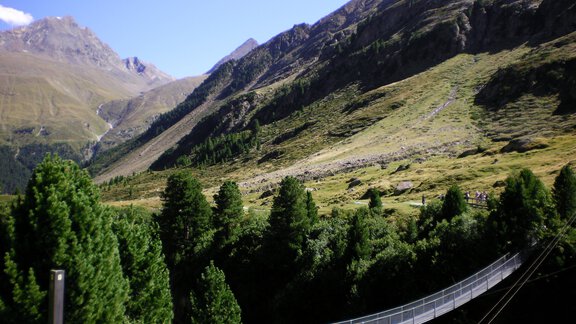 Die spektakuläre Hängebrücke in Rofen - Bianca Klotz