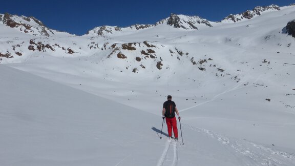 Wir orientieren uns vorerst weiterhin entlang der 1850er Moräne taleinwärts - Ötztal