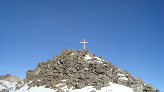 Letzter Anstieg zum Gipfelkreuz Wilder Mann - Bianca Klotz