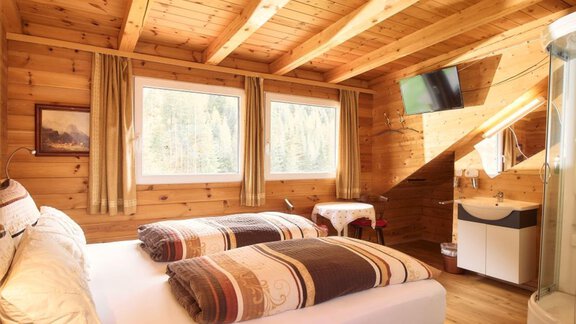 Schlafzimmer 3 mit Dusche klein - Unterlehnerhof - Gries
