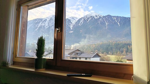 Aussicht Wohnzimmer (3) - Krumm & Schief Appartments - Haiming