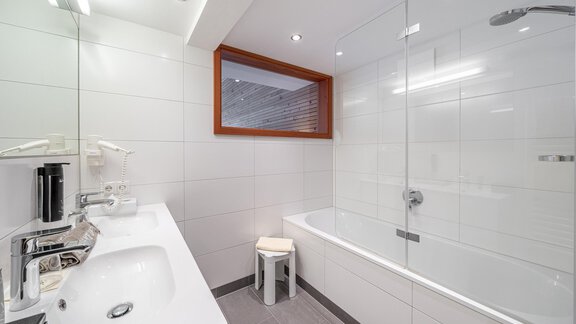 Zirbe_Badezimmer - Hotel Hochsölden - Hochsölden