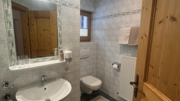 Badezimmer 1 Tirol - Apart am Waldrand - Huben