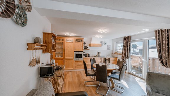 Top 2 - Wohnküche mit Zugang zum Balkon - Apart Letta - Huben