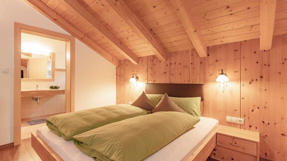 Doppelzimmer mit angrenzendem Badezimmer - Apart Lukas - Huben