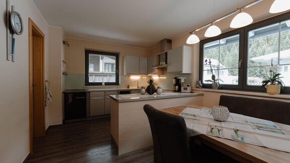 Balkon Apart THEO - großzügige Wohnküche - APART Naturcamping Kuprian - Huben