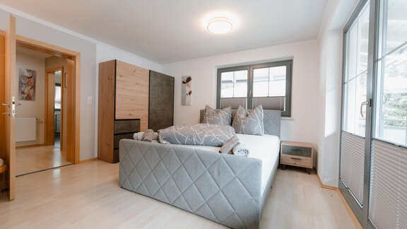 Balkon Apart THEO - Schlafzimmer,Zugang zum Balkon - APART Naturcamping Kuprian - Huben