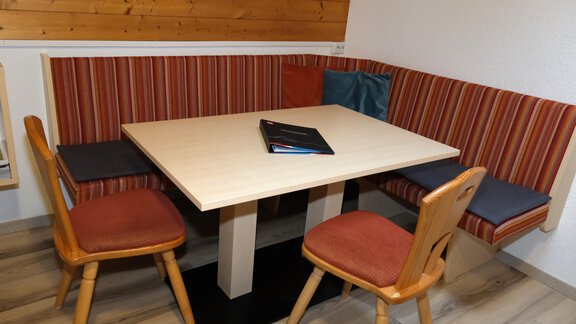 gemütliche Sitzecke - Appartements Gufler - Huben