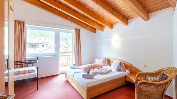 Schlafzimmer 2 im Apart Top 7 - Haus Anna - Huben