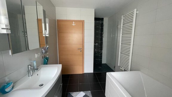 Badezimmer2 - Haus Laura - Huben