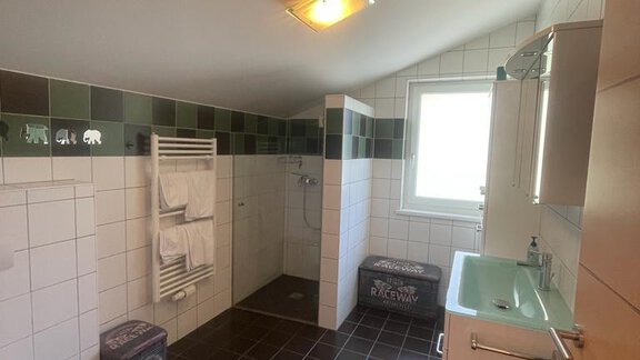Badezimmer1 - Haus Laura - Huben