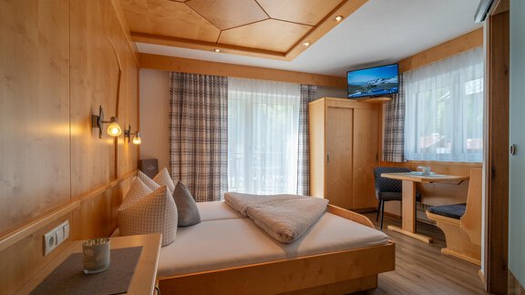 Doppelzimmer m. Balkon - Leopoldine Apart.Zimmer - Huben