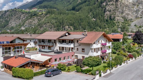 Hausansicht Pension Granbichler - Huben