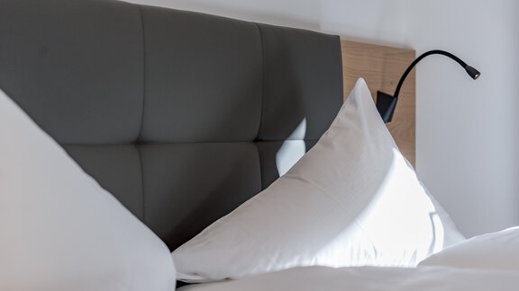 Schlafzimmer_Bett - Alpenappartement Central Valley Penthouse - Längenfeld