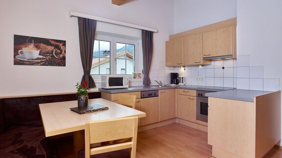 vollausgestattete Küche mit Sitzecke - Andys Apartment - Längenfeld