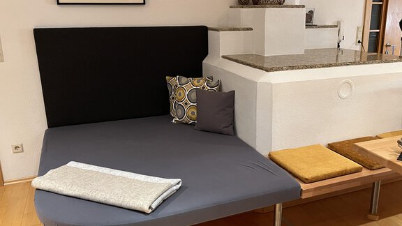 Kachelofen + Ofenbank - Apart Aria - Längenfeld