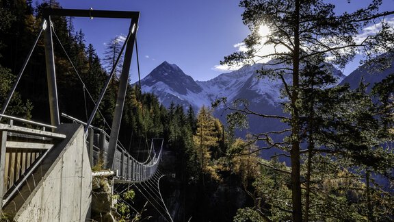 Längenfeld Hängebrücke Herbst - Apart Gipfelglück - Längenfeld