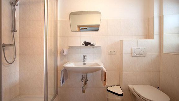 Typ B - Badezimmer mit Fenster - Apart Luca - Längenfeld