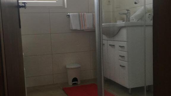 Badezimmer mit Dusche - Apartment Josef Gstrein - Längenfeld