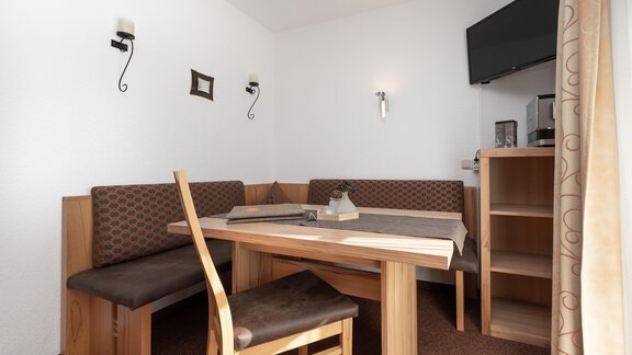 Edelweiß Wohn-Esszimmer3 - Appart Klotz - Längenfeld