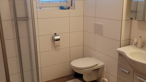 Badezimmer mit Dusche und WC - Appartment Christine - Längenfeld