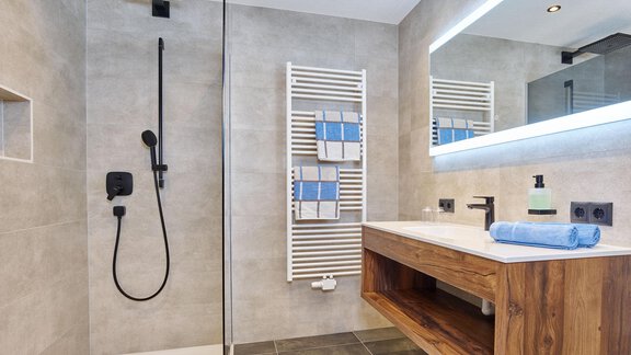 Badezimmer mit Dusche Appartement für 2-4 Personen - Appt. Gstrein Klaudia - Längenfeld