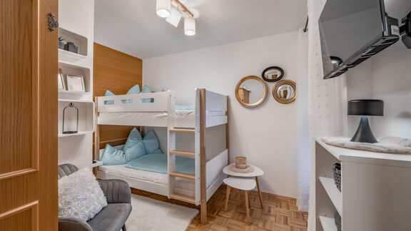 Schlafzimmer mit Stockbett - Chalet Heimatjuwel - Längenfeld