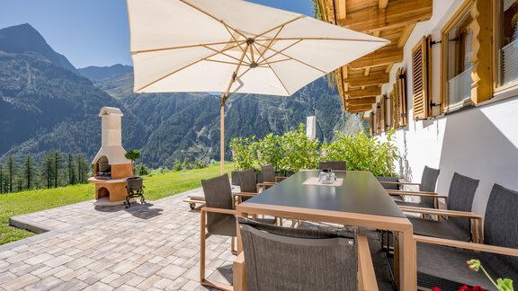 Terrasse mit Grillmöglichkeit - Chalet Heimatjuwel - Längenfeld