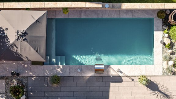 Poolansicht Drohne - das zeitlos. - Längenfeld