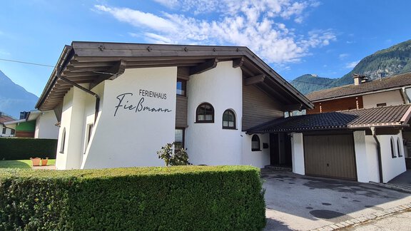 Ferienhaus Ansicht vorne - Ferienhaus Fießmann - Längenfeld