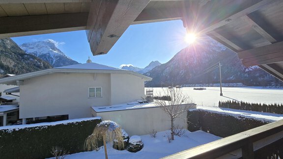 Blick vom Balkon auf die Ötztaler Bergwelt - Ferienhaus Fießmann - Längenfeld