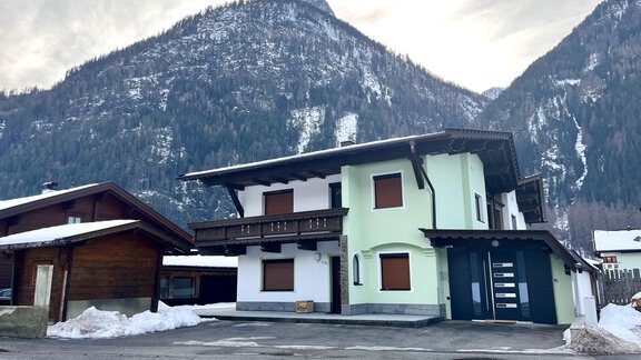 Haus im Winter - Ferienhaus Tami - Längenfeld