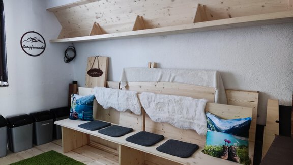 Skischuhraum und Mülltrennung - Ferienhaus Tami - Längenfeld