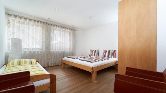 Appartement Herbst - Dreibettzimmer_ergebnis - Ferienwohnungen Vier Jahreszeiten - Längenfeld