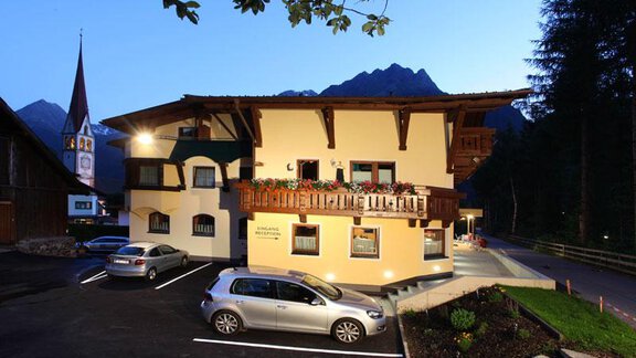 Hausansicht Westen - Garni Hanni - Längenfeld