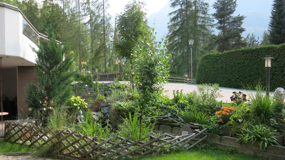 Garten - Teich - - Gästehaus Judith - Längenfeld