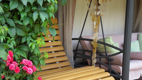 Garten - Werllnessbank - Gästehaus Judith - Längenfeld