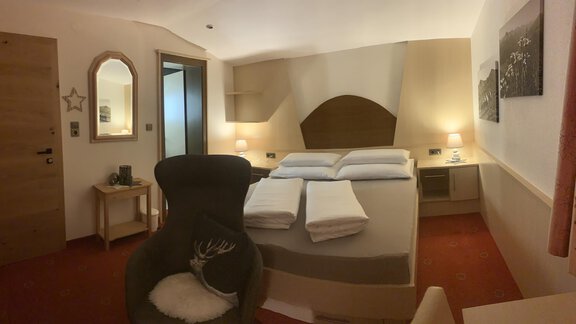 Standard Doppelzimmer - Gästehaus Sissy - Längenfeld