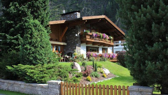 Ansicht Sommer - Gästehaus Waltraud - Längenfeld