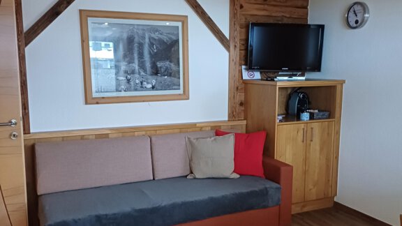 Couch mit TV - Haus Helene Prantl - Längenfeld