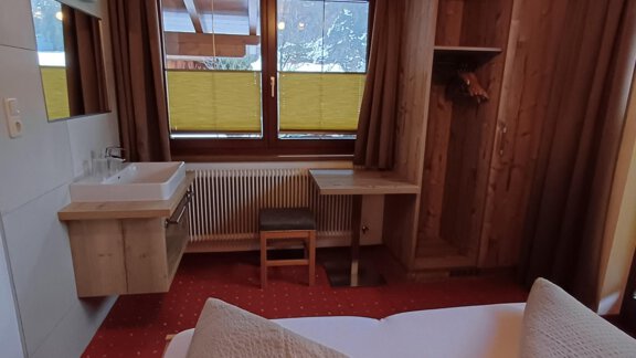 Doppelzimmer mit Balkon - Haus Helene Prantl - Längenfeld