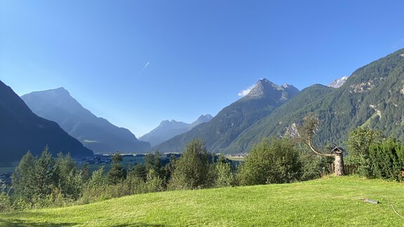 traumhafter Garten mit unverbautem Blick - Haus Raimund Dependance - Längenfeld