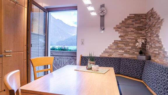 Küche mit Bergblick - Haus Viktoria - Längenfeld